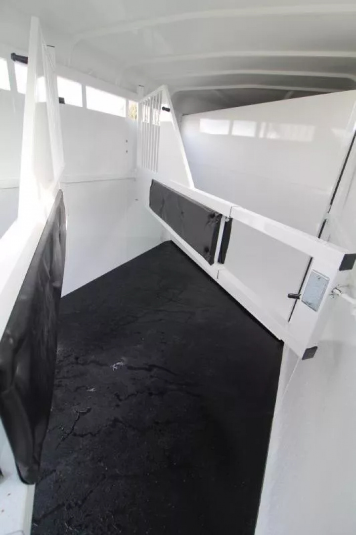 New 2026 Thuro-Bilt Wrangler 3 Horse Trailer-Telescoping Padded Dividers-Swing-Out Saddle Tree- Spare Tire- Extra Divider Catch