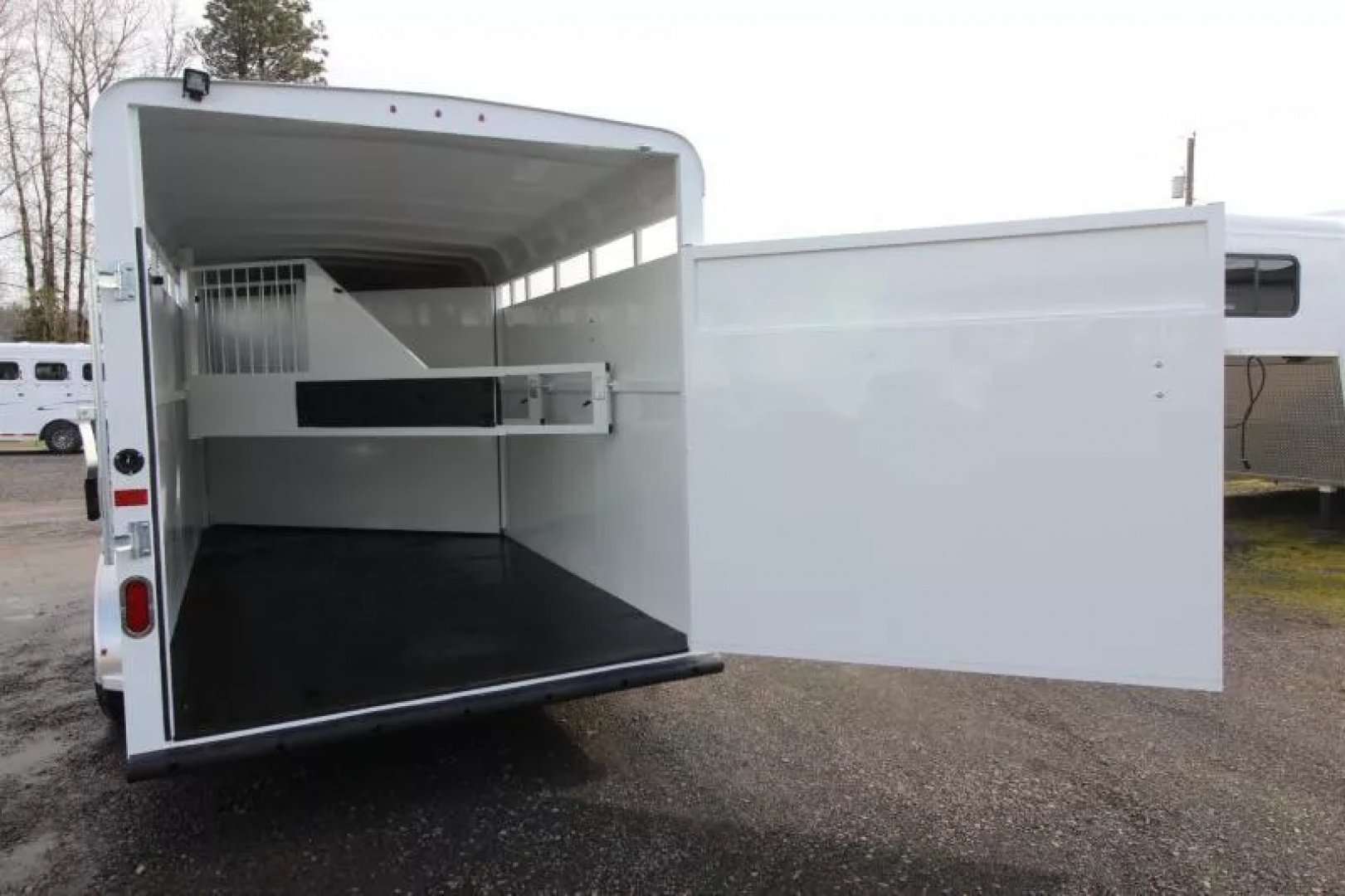 New 2026 Thuro-Bilt Wrangler 3 Horse Trailer-Telescoping Padded Dividers-Swing-Out Saddle Tree- Spare Tire- Extra Divider Catch