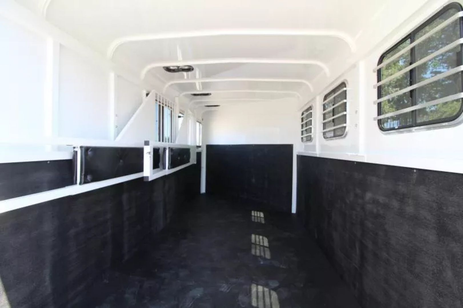 New 2026 Thuro-Bilt Renegade 3 Horse-Spare Tire- 2' added length- Extra Divider Catch