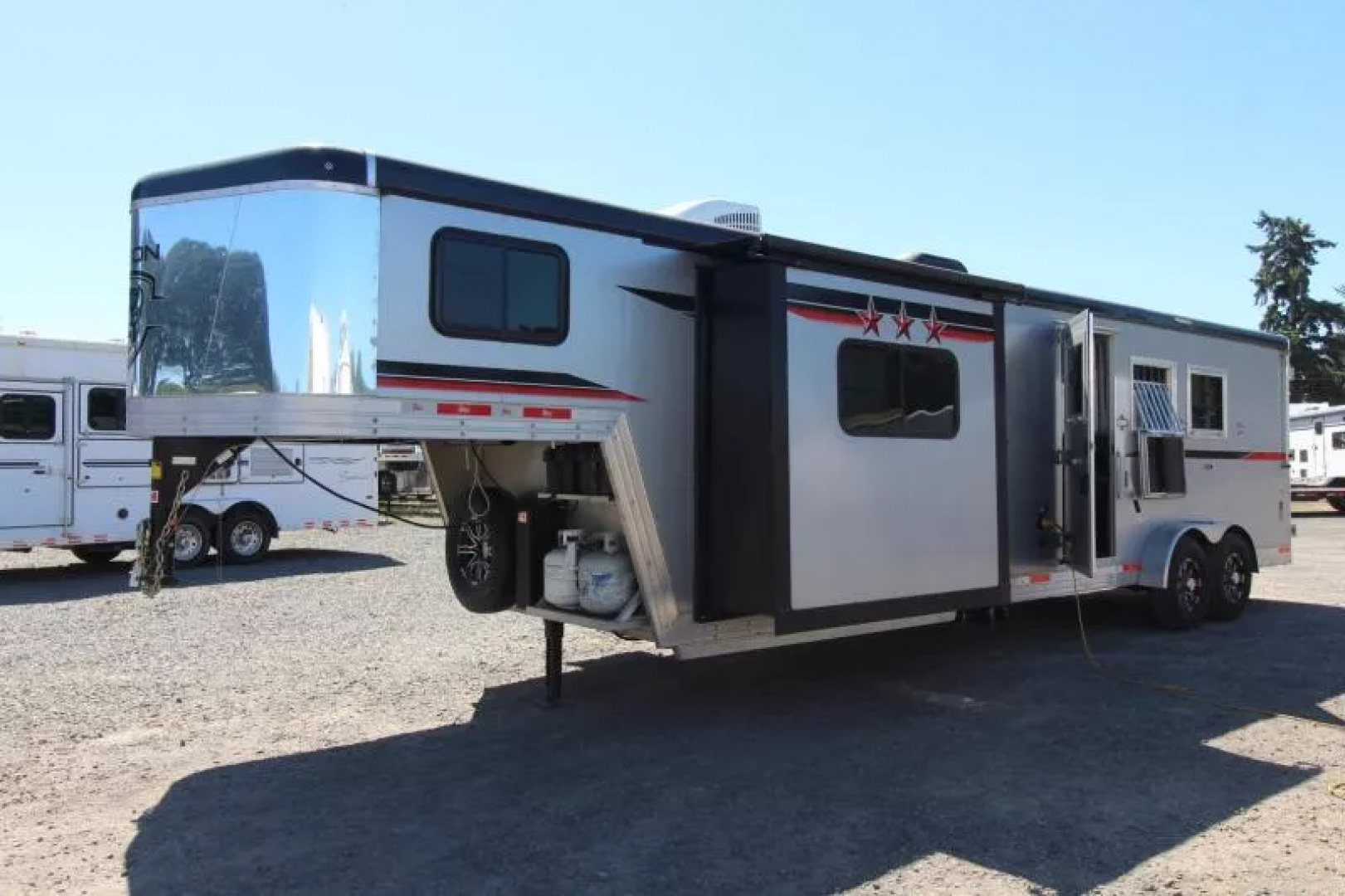 Used 2023 Bison Silverado 7311 - 11' SW Living Quarters - Lined & insulated Horse Area - Hi-Ties - Ramp - 3 Horse Trailer