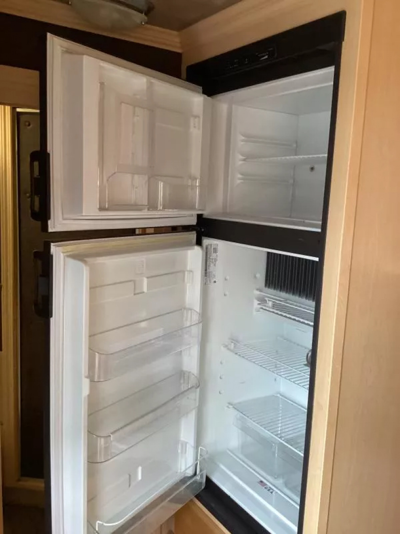 Used PRICE REDUCED! 2016 Featherlite 4 Horse LQ Trailer 7409 -9ft Short Wall -Escape Door -Ramp -Electric Jack -New Tires