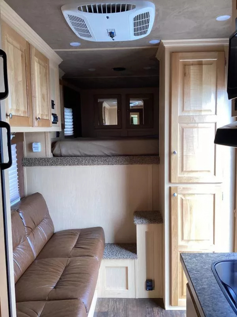 Used PRICE REDUCED! 2016 Featherlite 4 Horse LQ Trailer 7409 -9ft Short Wall -Escape Door -Ramp -Electric Jack -New Tires