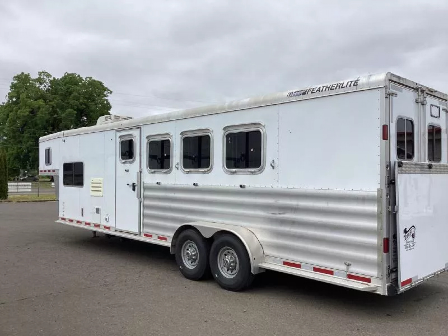 Used PRICE REDUCED! 2016 Featherlite 4 Horse LQ Trailer 7409 -9ft Short Wall -Escape Door -Ramp -Electric Jack -New Tires