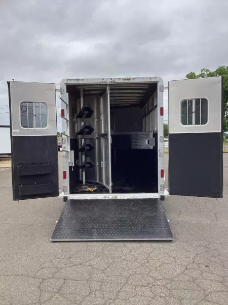 Used PRICE REDUCED! 2016 Featherlite 4 Horse LQ Trailer 7409 -9ft Short Wall -Escape Door -Ramp -Electric Jack -New Tires