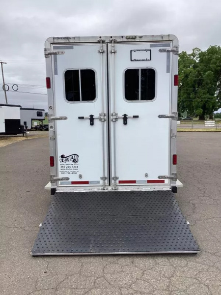 Used PRICE REDUCED! 2016 Featherlite 4 Horse LQ Trailer 7409 -9ft Short Wall -Escape Door -Ramp -Electric Jack -New Tires