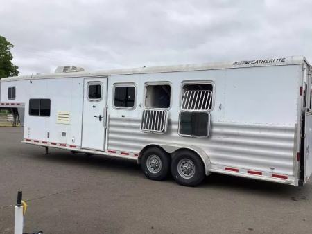 Used PRICE REDUCED! 2016 Featherlite 4 Horse LQ Trailer 7409 -9ft Short Wall -Escape Door -Ramp -Electric Jack -New Tires