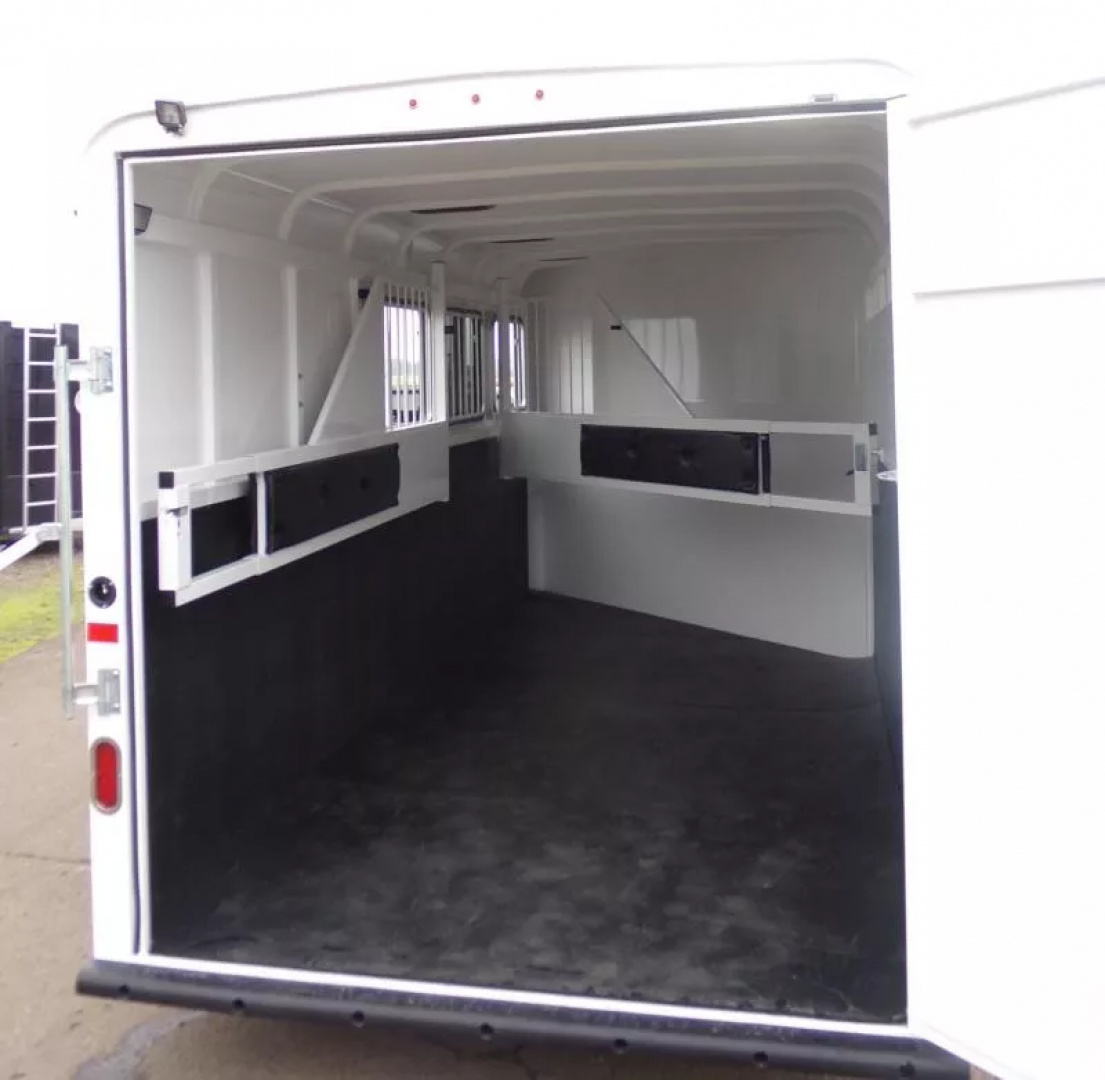 New 2026 Thuro-Bilt Shilo - 1' extra length - Adjustable Divider - Rear flood light - Single rear door 3 Horse Trailer