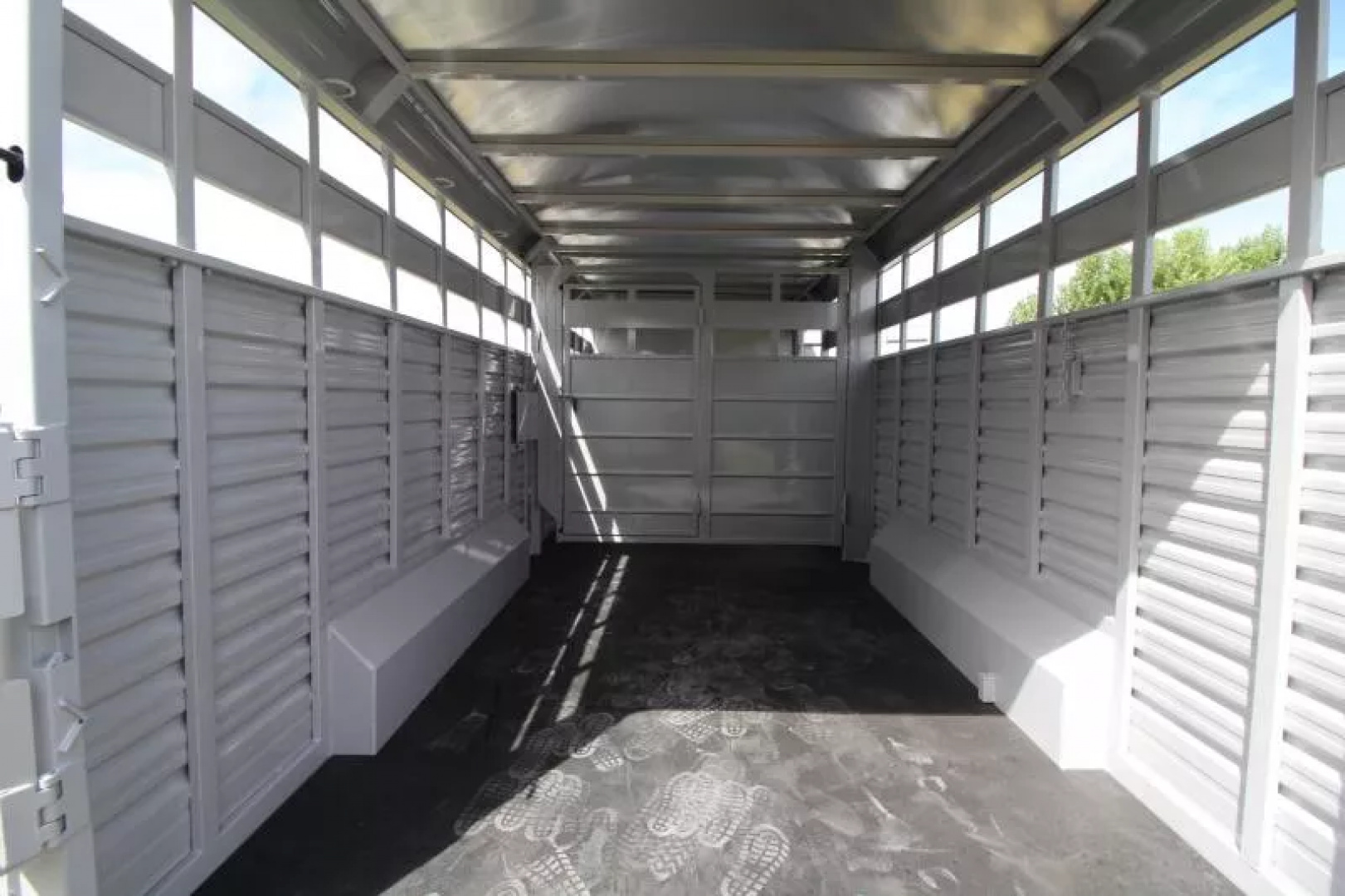 New 2026 Trails West Hotshot PRICE REDUCED! 20' Stock Trailer-Enclosed Rear Gate- Sort Gate in Center Gate
