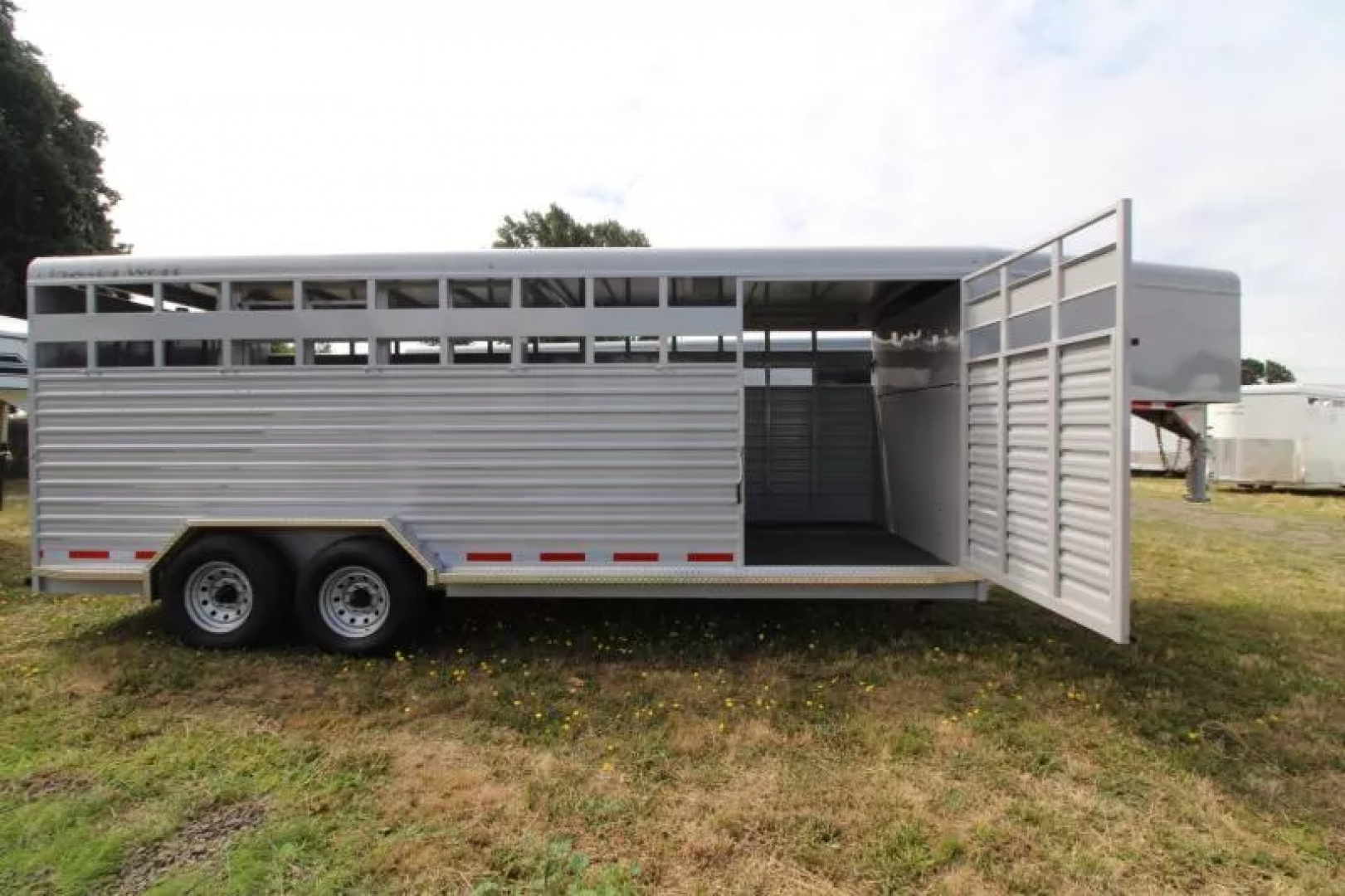 New 2026 Trails West Hotshot PRICE REDUCED! 20' Stock Trailer-Enclosed Rear Gate- Sort Gate in Center Gate
