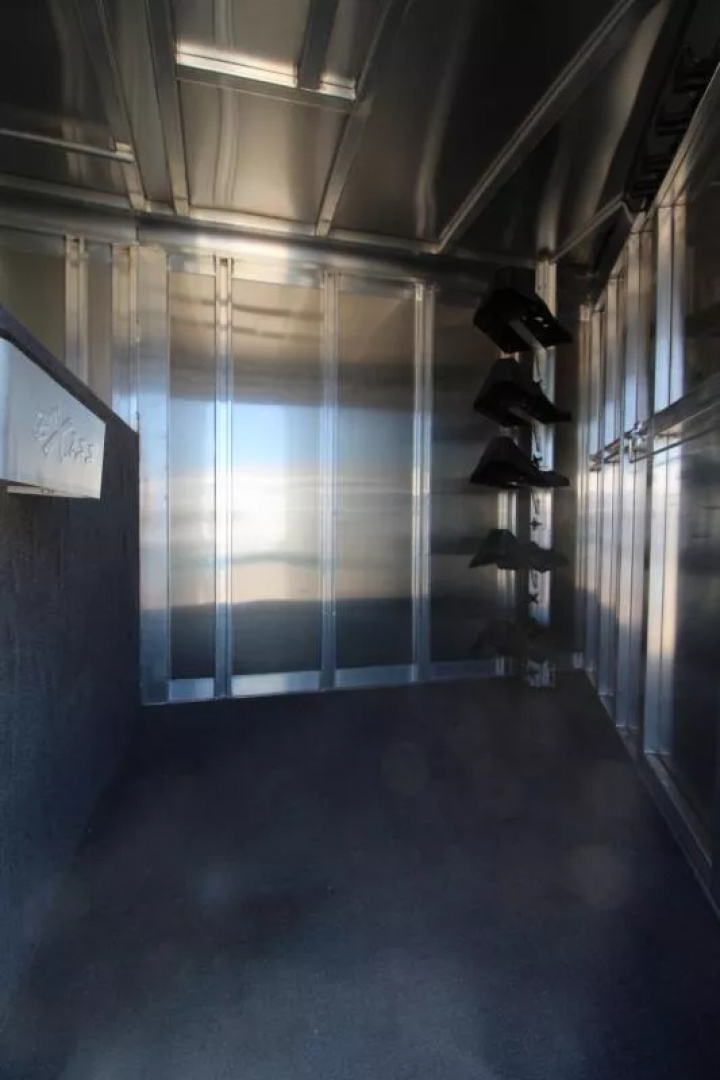 Used Price Reduced! 2021 Exiss 7500 - 5 Horse Aluminum Trailer - Rear Tack - Stud Divider - Easy Care hoof grip flooring - Large Dressing room