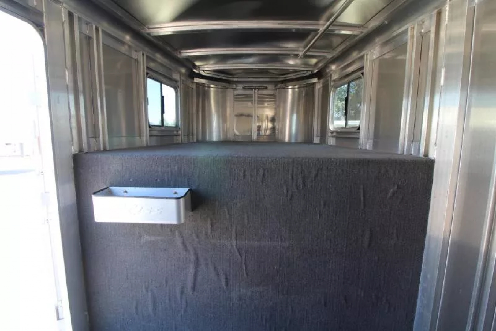 Used Price Reduced! 2021 Exiss 7500 - 5 Horse Aluminum Trailer - Rear Tack - Stud Divider - Easy Care hoof grip flooring - Large Dressing room