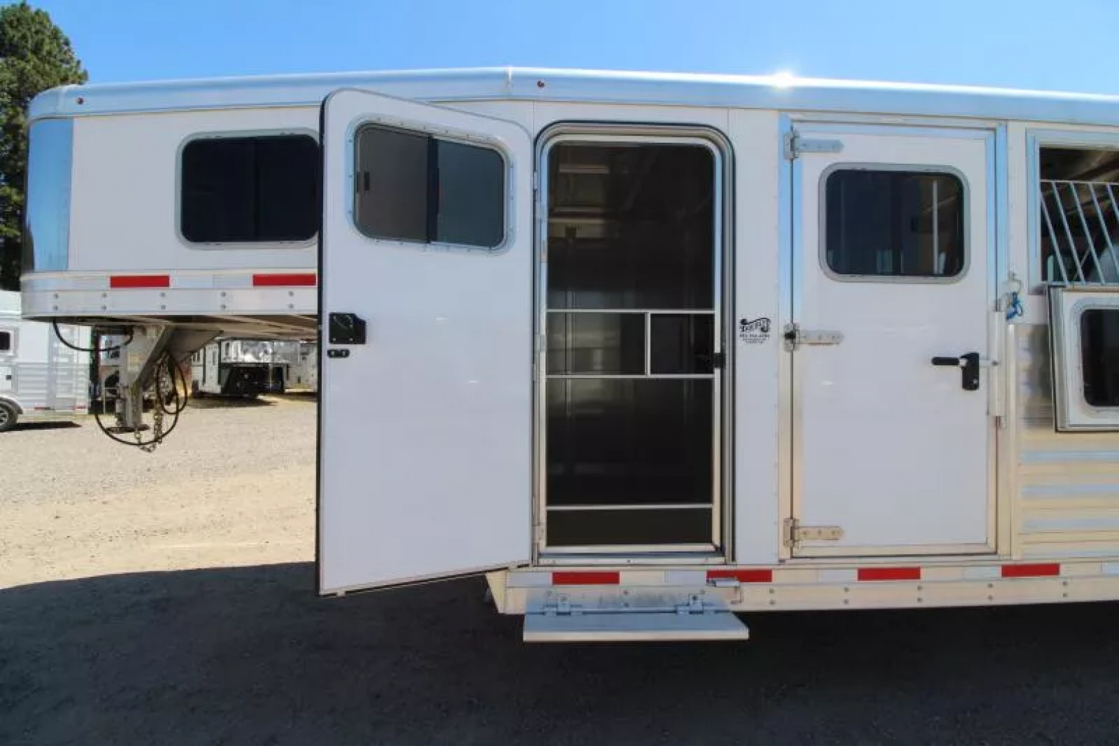 Used Price Reduced! 2021 Exiss 7500 - 5 Horse Aluminum Trailer - Rear Tack - Stud Divider - Easy Care hoof grip flooring - Large Dressing room