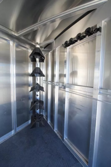 Used Price Reduced! 2021 Exiss 7500 - 5 Horse Aluminum Trailer - Rear Tack - Stud Divider - Easy Care hoof grip flooring - Large Dressing room