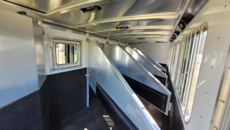 Used Price Reduced! 2021 Exiss 7500 - 5 Horse Aluminum Trailer - Rear Tack - Stud Divider - Easy Care hoof grip flooring - Large Dressing room