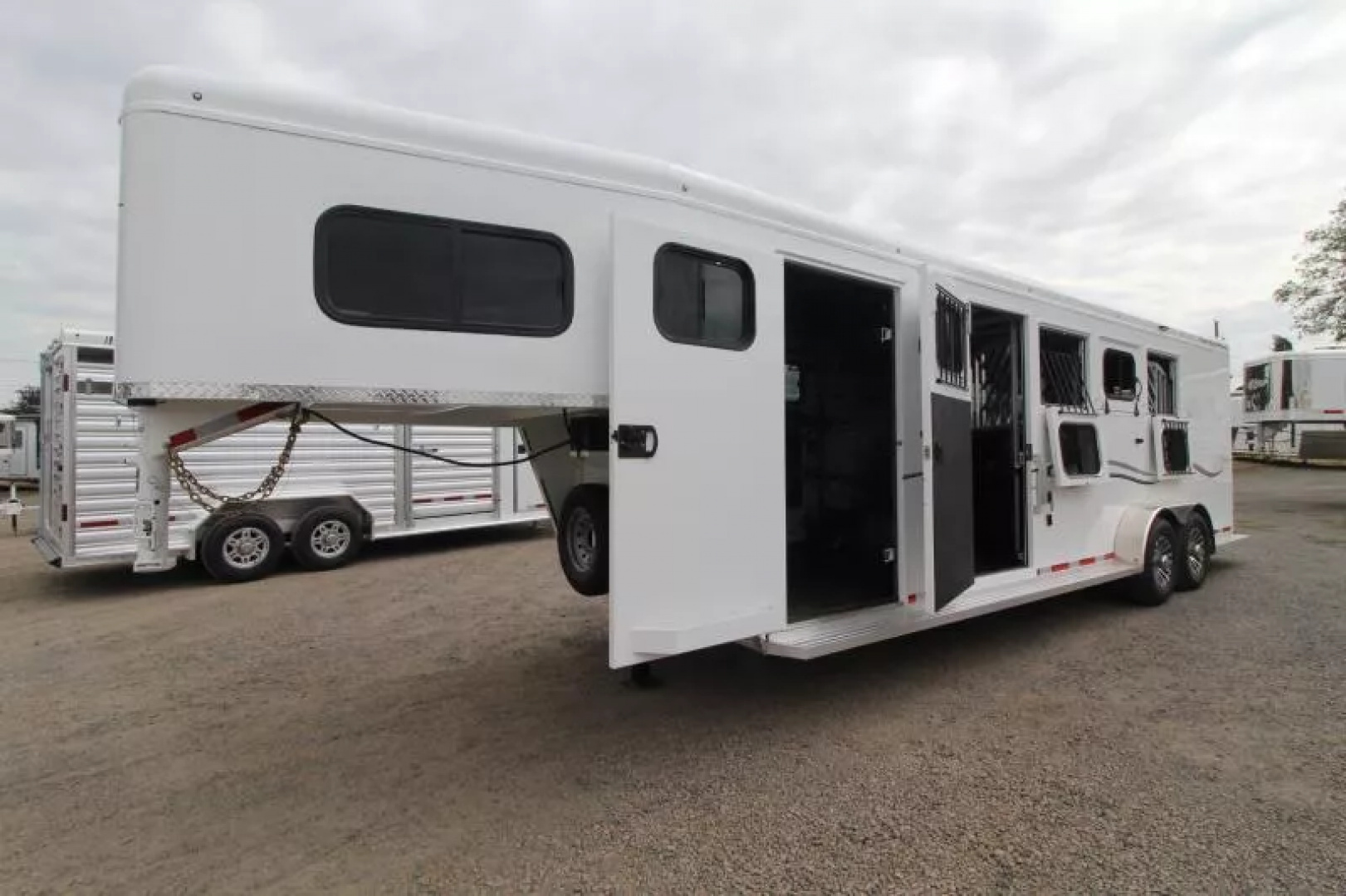 New 2026 Trails West Classic 5x10 4 Horse GN Trailer-SuperTack-Extra Tall-Escape Door-Stud Divider