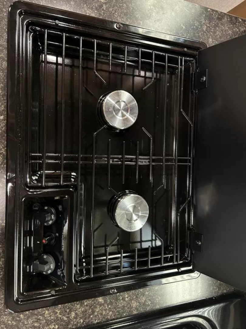 New 2026 Trails West Classic 10x15 3H LQ - Dinette in Slideout - Easy Care Flooring - Foldable Rear Tack - Big Fridge - Easy Care Flooring & More!