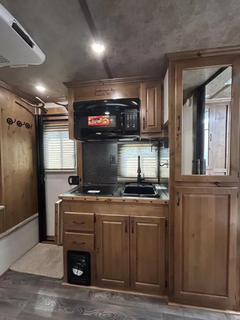 New 2026 Trails West Classic 10x15 3H LQ - Dinette in Slideout - Easy Care Flooring - Foldable Rear Tack - Big Fridge - Easy Care Flooring & More!