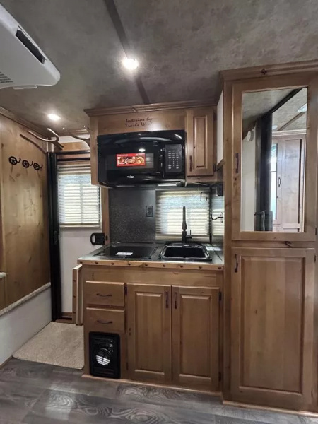 New 2026 Trails West Classic 10x15 3H LQ - Dinette in Slideout - Easy Care Flooring - Foldable Rear Tack - Big Fridge - Easy Care Flooring & More!