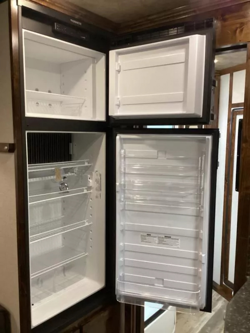 New 2026 Trails West Sierra 15x19 Horse Trailer w/Slide- Haypod & Ladder- Escape Door- Stud Divider-Mangers