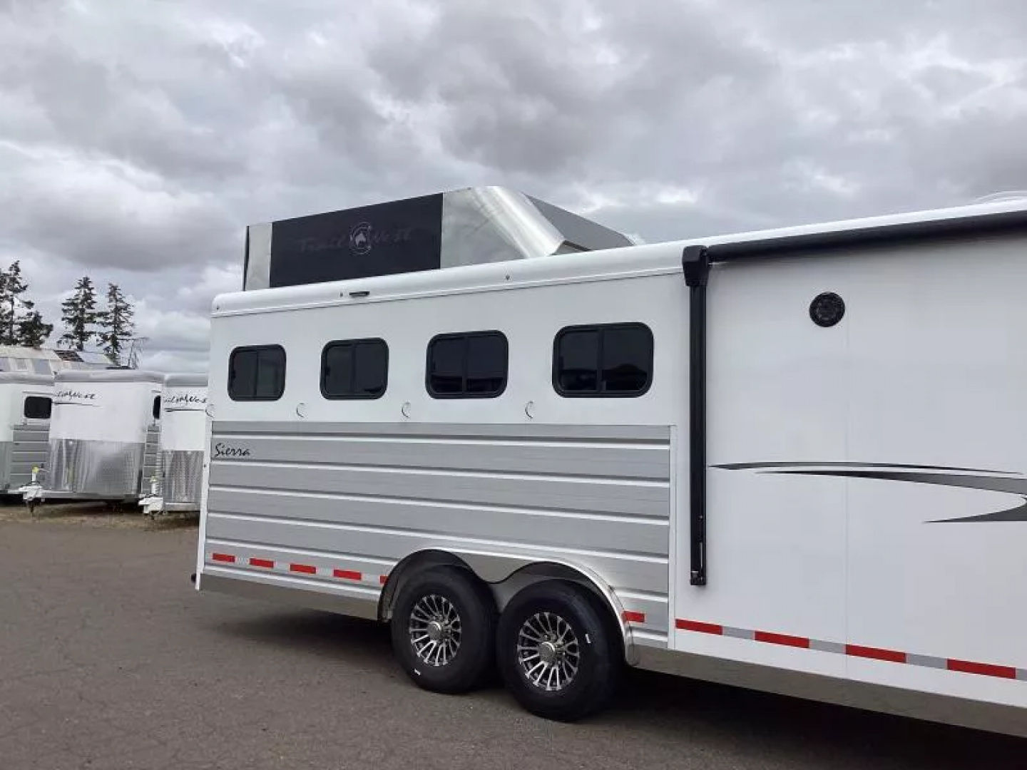 New 2026 Trails West Sierra 15x19 Horse Trailer w/Slide- Haypod & Ladder- Escape Door- Stud Divider-Mangers