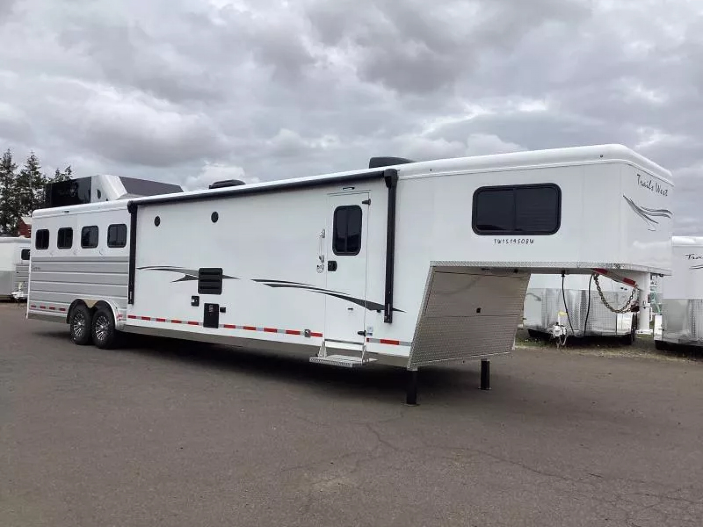 New 2026 Trails West Sierra 15x19 Horse Trailer w/Slide- Haypod & Ladder- Escape Door- Stud Divider-Mangers