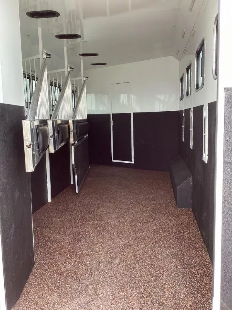 New 2026 Trails West Sierra 15x19 Horse Trailer w/Slide- Haypod & Ladder- Escape Door- Stud Divider-Mangers