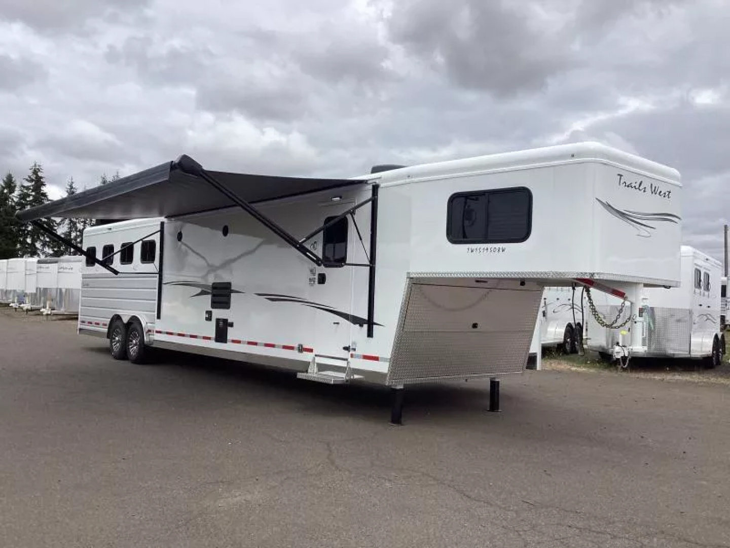 New 2026 Trails West Sierra 15x19 Horse Trailer w/Slide- Haypod & Ladder- Escape Door- Stud Divider-Mangers