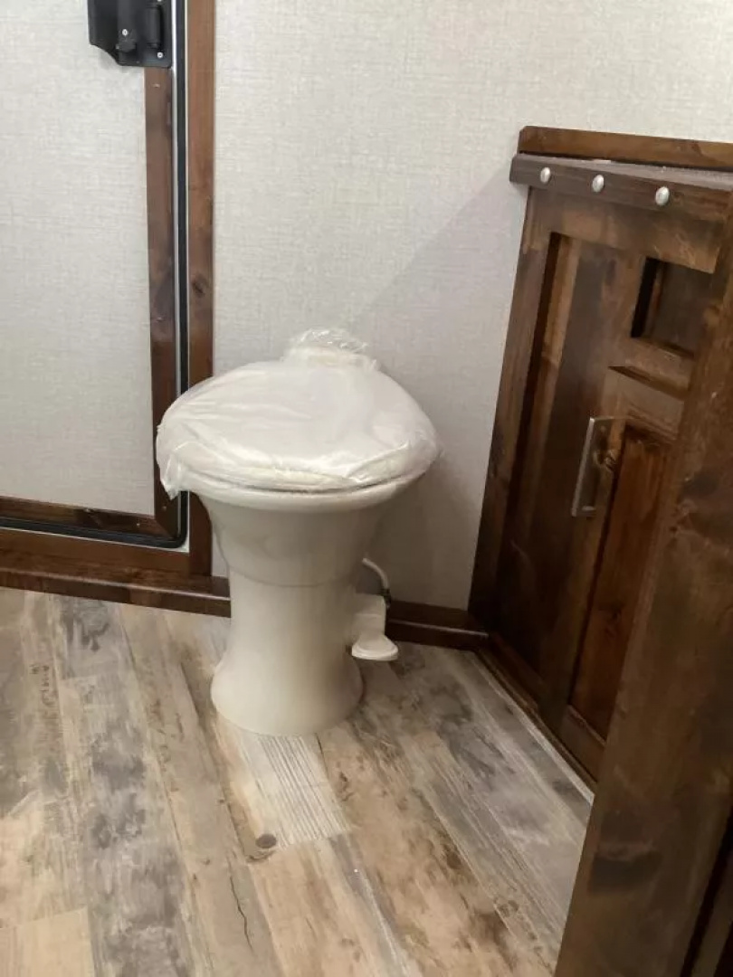 New 2026 Trails West Sierra 15x19 Horse Trailer w/Slide- Haypod & Ladder- Escape Door- Stud Divider-Mangers