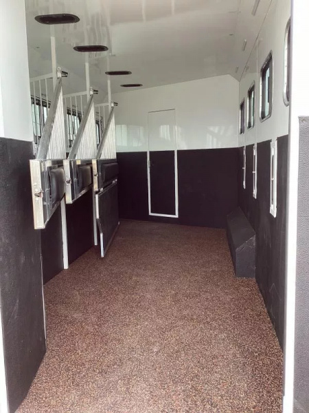 New 2026 Trails West Sierra 15x19 Horse Trailer w/Slide- Haypod & Ladder- Escape Door- Stud Divider-Mangers