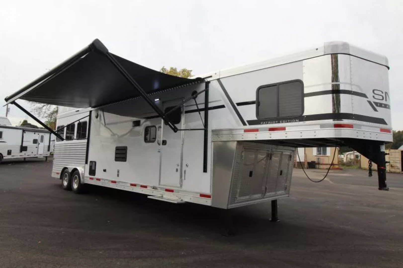 New PRICE REDUCED $5000 2026 SMC Patriot 8313SSR 3 Horse w/Slide-13ft SW 8'TALL 8'W-ALL REAL WOOD INT.-LOADED-SOFA & DINETTE-All Aluminum