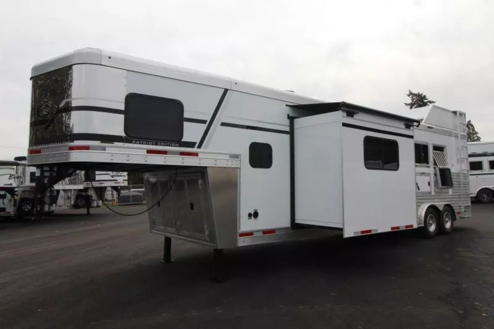 New PRICE REDUCED $5000 2026 SMC Patriot 8313SSR 3 Horse w/Slide-13ft SW 8'TALL 8'W-ALL REAL WOOD INT.-LOADED-SOFA & DINETTE-All Aluminum