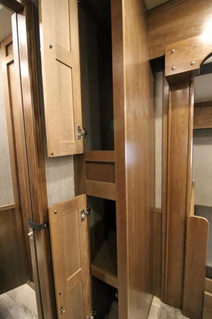 New PRICE REDUCED $5000 2026 SMC Patriot 8313SSR 3 Horse w/Slide-13ft SW 8'TALL 8'W-ALL REAL WOOD INT.-LOADED-SOFA & DINETTE-All Aluminum