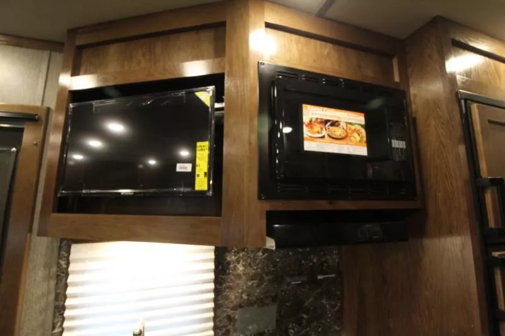 New PRICE REDUCED $5000 2026 SMC Patriot 8313SSR 3 Horse w/Slide-13ft SW 8'TALL 8'W-ALL REAL WOOD INT.-LOADED-SOFA & DINETTE-All Aluminum