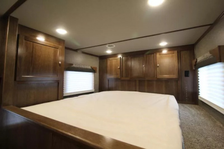 New PRICE REDUCED $5000 2026 SMC Patriot 8313SSR 3 Horse w/Slide-13ft SW 8'TALL 8'W-ALL REAL WOOD INT.-LOADED-SOFA & DINETTE-All Aluminum