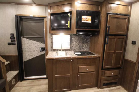 New PRICE REDUCED $5000 2026 SMC Patriot 8313SSR 3 Horse w/Slide-13ft SW 8'TALL 8'W-ALL REAL WOOD INT.-LOADED-SOFA & DINETTE-All Aluminum