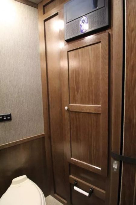 New PRICE REDUCED $5000 2026 SMC Patriot 8313SSR 3 Horse w/Slide-13ft SW 8'TALL 8'W-ALL REAL WOOD INT.-LOADED-SOFA & DINETTE-All Aluminum