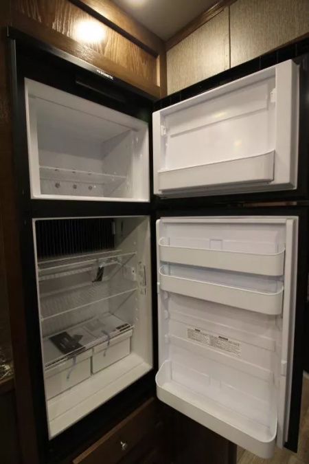 New PRICE REDUCED $5000 2026 SMC Patriot 8313SSR 3 Horse w/Slide-13ft SW 8'TALL 8'W-ALL REAL WOOD INT.-LOADED-SOFA & DINETTE-All Aluminum