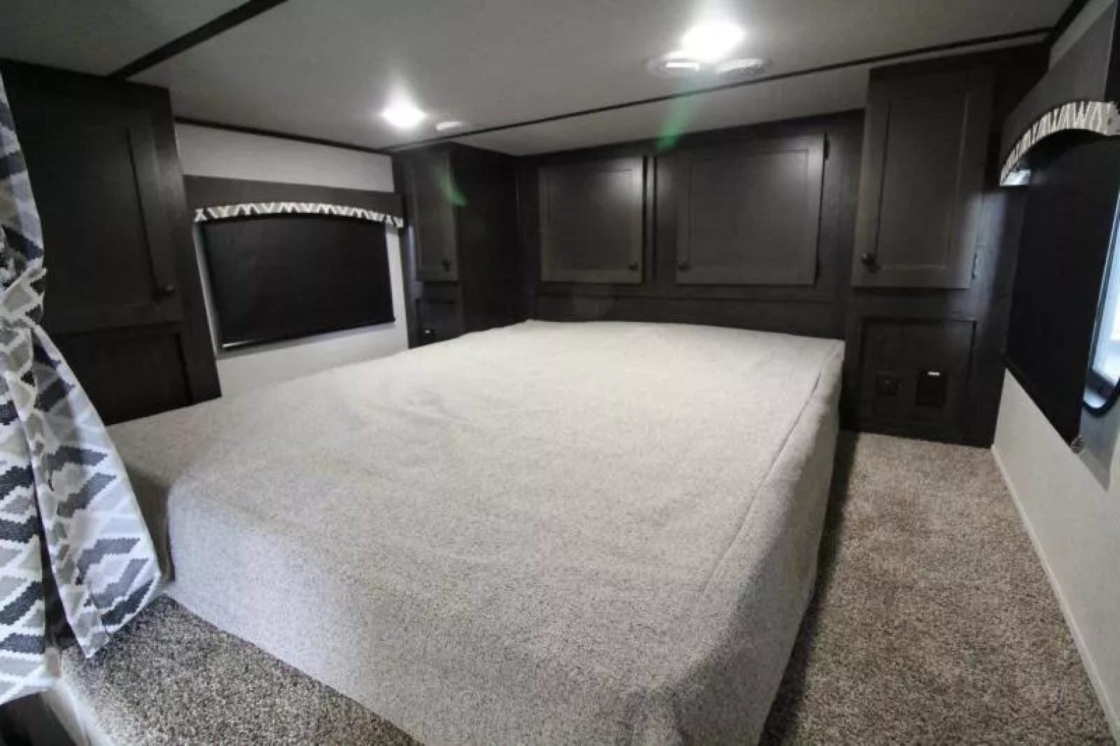 New 2026 Bison 8313B - 13ft SW LQ - Slide out - Haypod - Oven - Couch & Dinette - 3 Horse Trailer