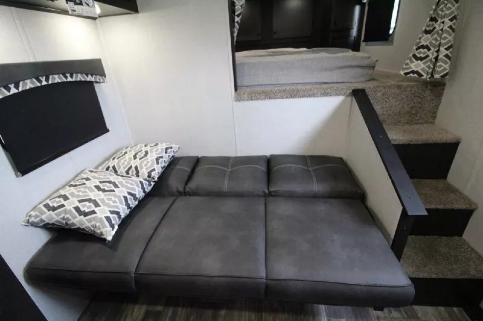 New 2026 Bison 8313B - 13ft SW LQ - Slide out - Haypod - Oven - Couch & Dinette - 3 Horse Trailer