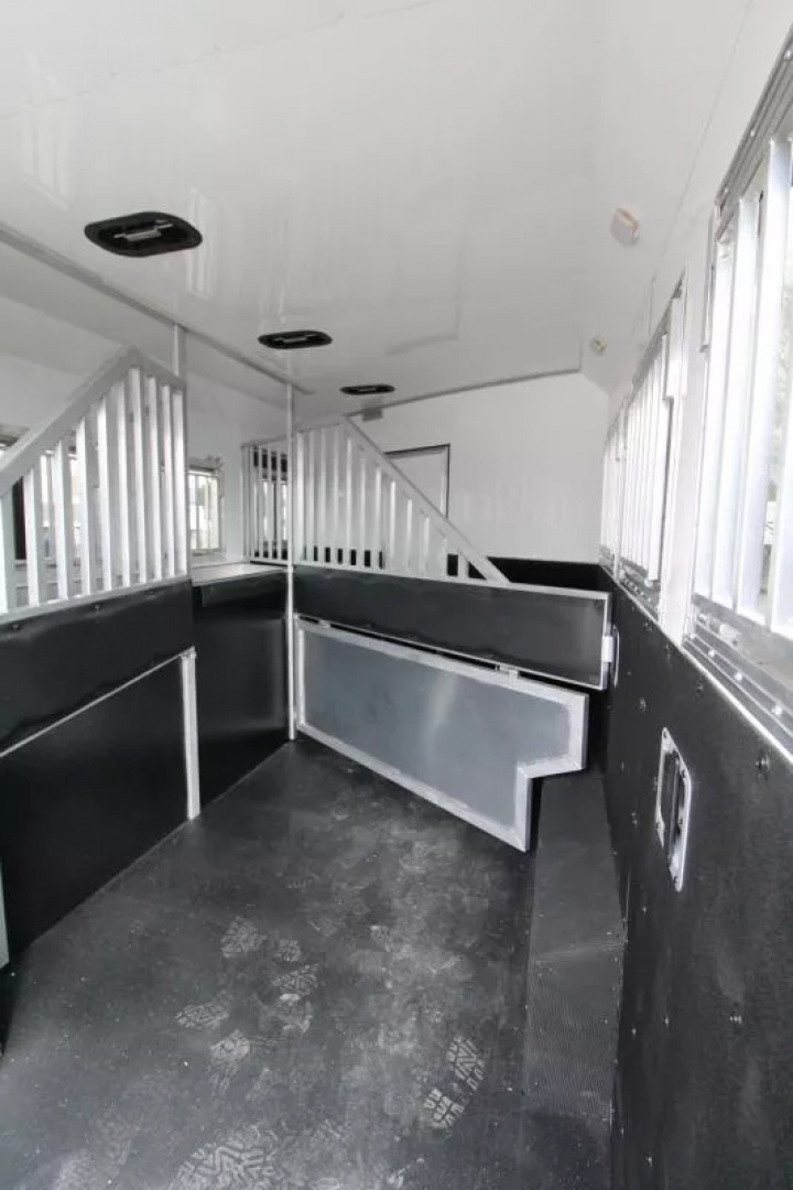 New 2026 Bison 8313B - 13ft SW LQ - Slide out - Haypod - Oven - Couch & Dinette - 3 Horse Trailer