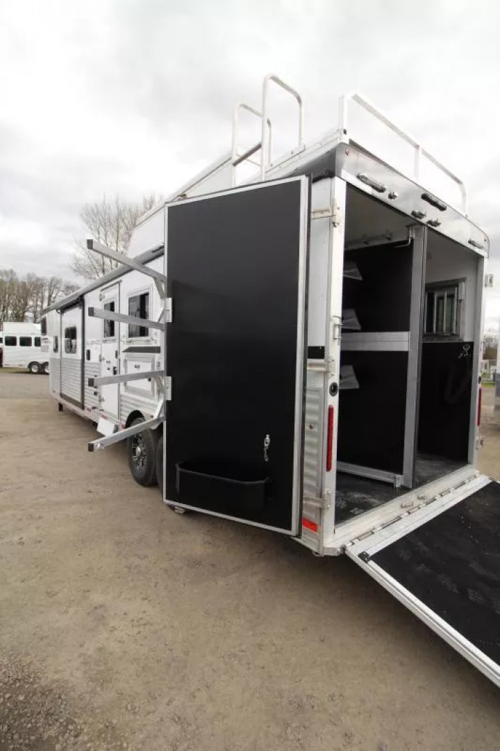 New 2026 Bison 8313B - 13ft SW LQ - Slide out - Haypod - Oven - Couch & Dinette - 3 Horse Trailer