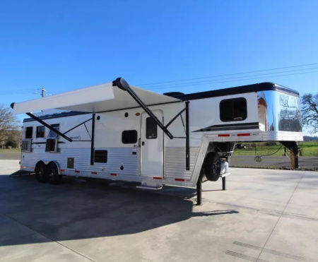 New PRICE REDUCED $1,900-2026 Bison 8313B - 13ft SW LQ - Slide out - Haypod - Oven - Couch & Dinette - 3 Horse Trailer