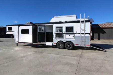 New 2026 Bison 8313B - 13ft SW LQ - Slide out - Haypod - Oven - Couch & Dinette - 3 Horse Trailer