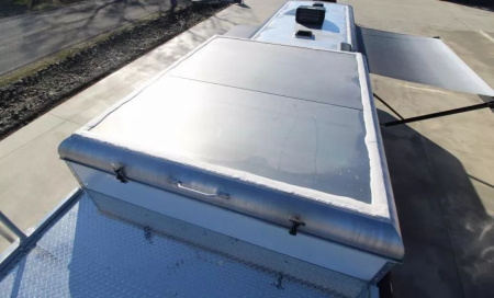New 2026 Bison 8313B - 13ft SW LQ - Slide out - Haypod - Oven - Couch & Dinette - 3 Horse Trailer