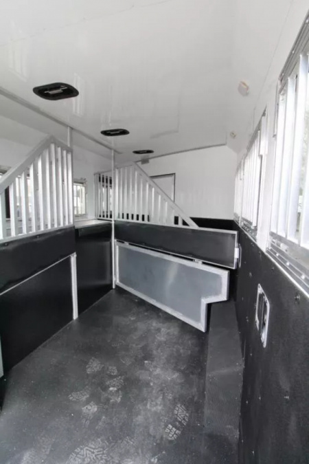 New 2026 Bison 8313B - 13ft SW LQ - Slide out - Haypod - Oven - Couch & Dinette - 3 Horse Trailer