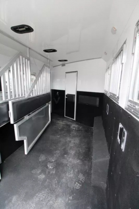 New 2026 Bison 8313B - 13ft SW LQ - Slide out - Haypod - Oven - Couch & Dinette - 3 Horse Trailer