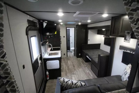 New 2026 Bison 8313B - 13ft SW LQ - Slide out - Haypod - Oven - Couch & Dinette - 3 Horse Trailer