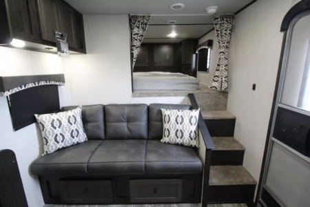 New 2026 Bison 8313B - 13ft SW LQ - Slide out - Haypod - Oven - Couch & Dinette - 3 Horse Trailer