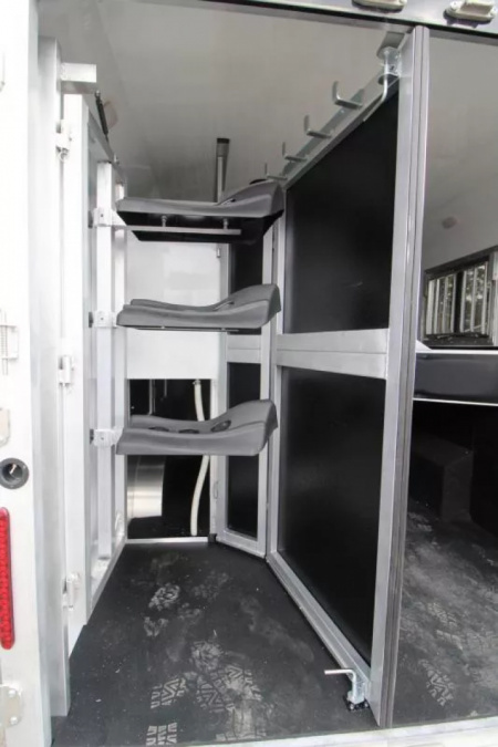 New 2026 Bison 8313B - 13ft SW LQ - Slide out - Haypod - Oven - Couch & Dinette - 3 Horse Trailer