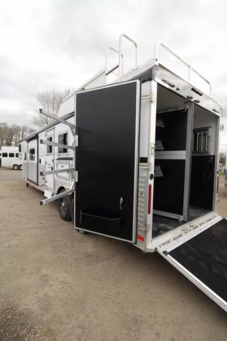 New 2026 Bison 8313B - 13ft SW LQ - Slide out - Haypod - Oven - Couch & Dinette - 3 Horse Trailer